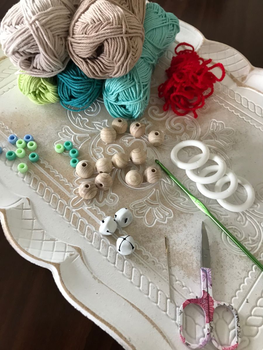 Blog-Inhaltsbild für 'Dekokette mit Rentier häkeln'