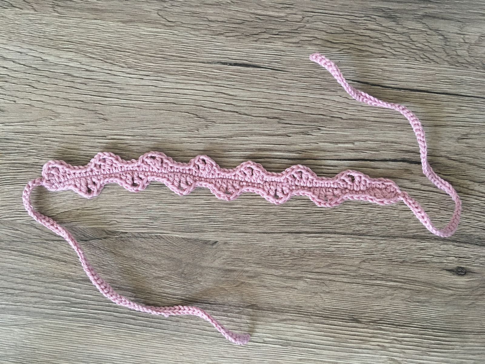 Blog-Inhaltsbild für 'Haarband Mia, kostenlose Häkelanleitung'