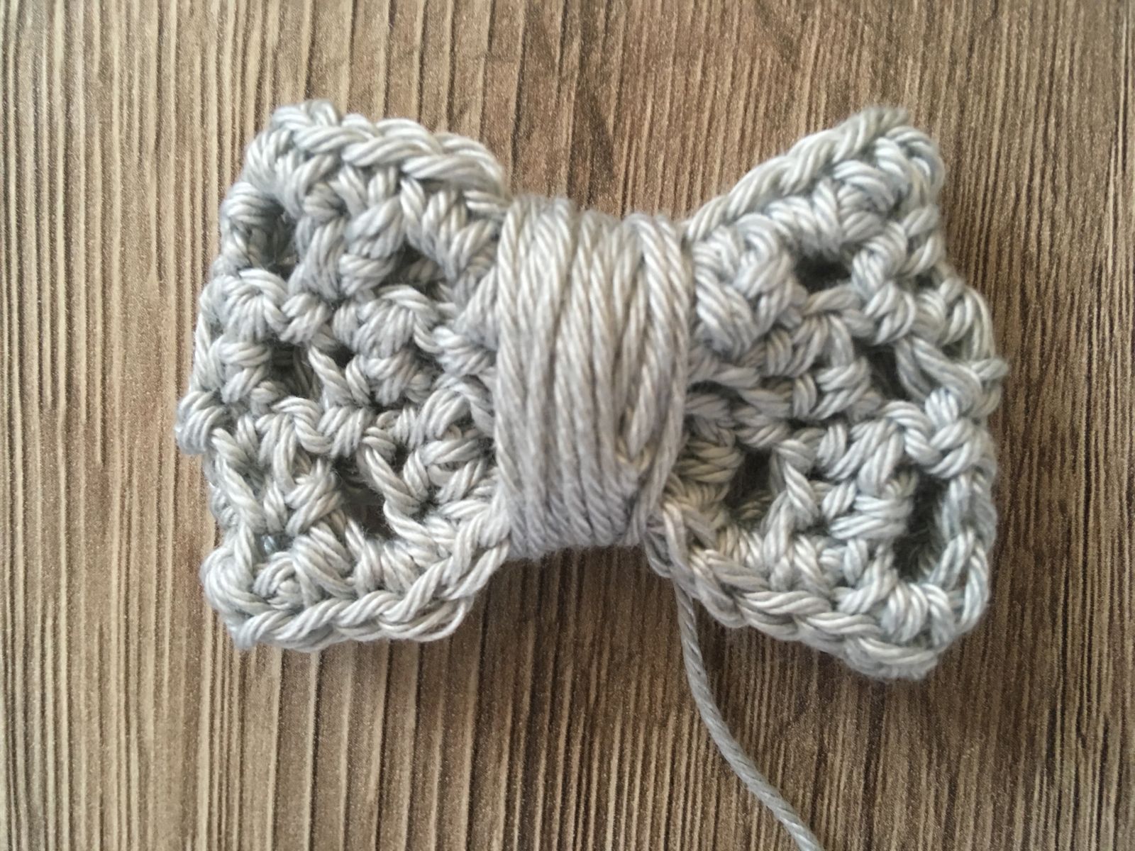 Blog-Inhaltsbild für 'Haarband Mia, kostenlose Häkelanleitung'