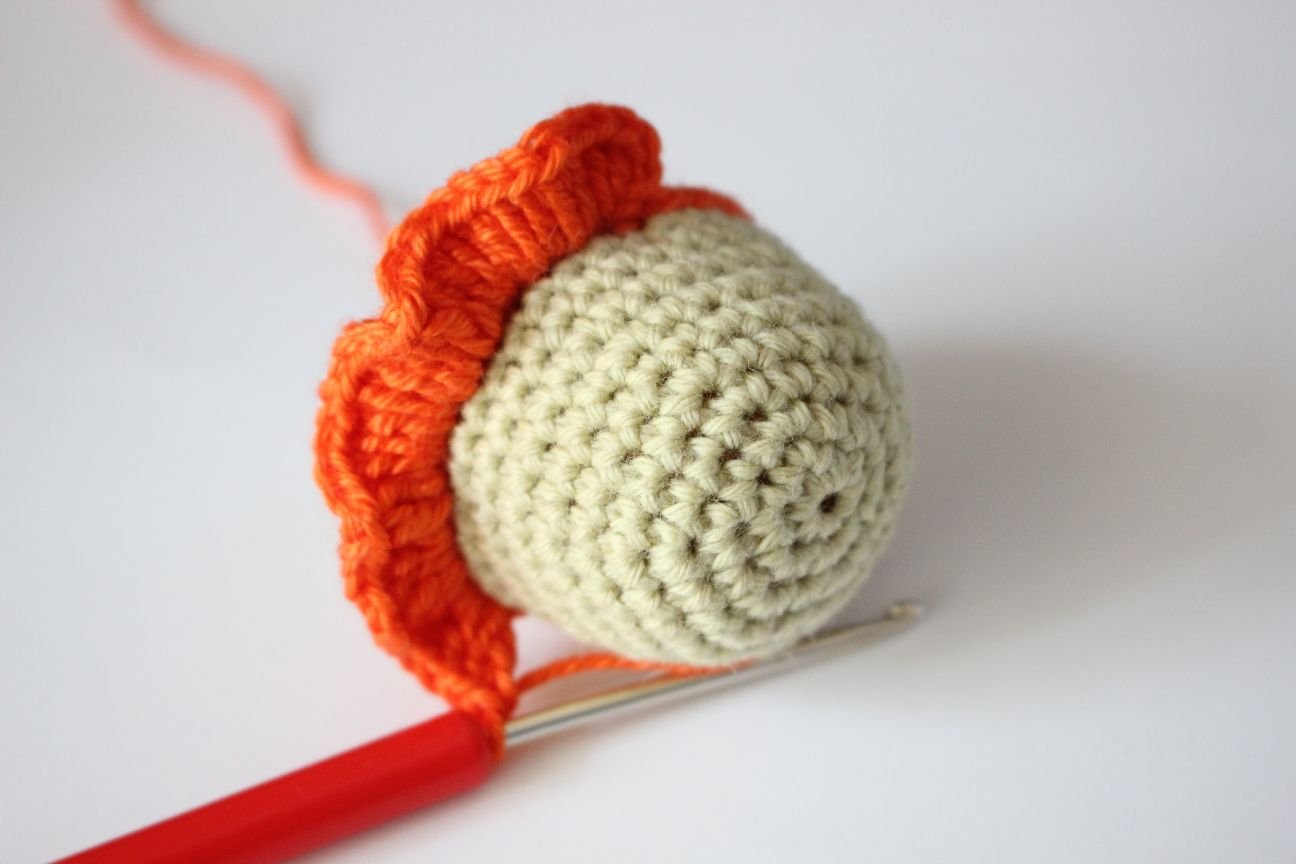 Blog-Inhaltsbild für 'Kostenlose Häkelanleitung für Ü-Ei Blume'