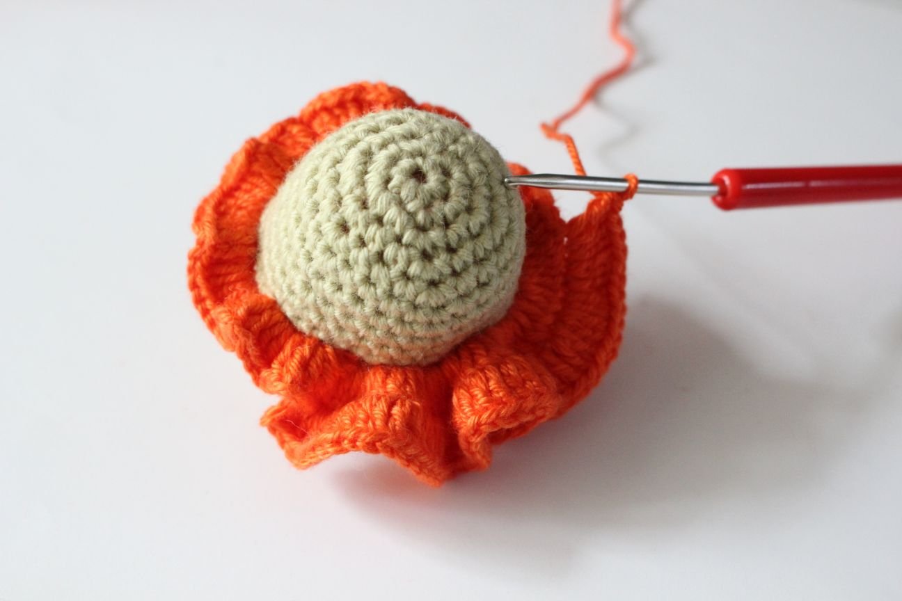Blog-Inhaltsbild für 'Kostenlose Häkelanleitung für Ü-Ei Blume'