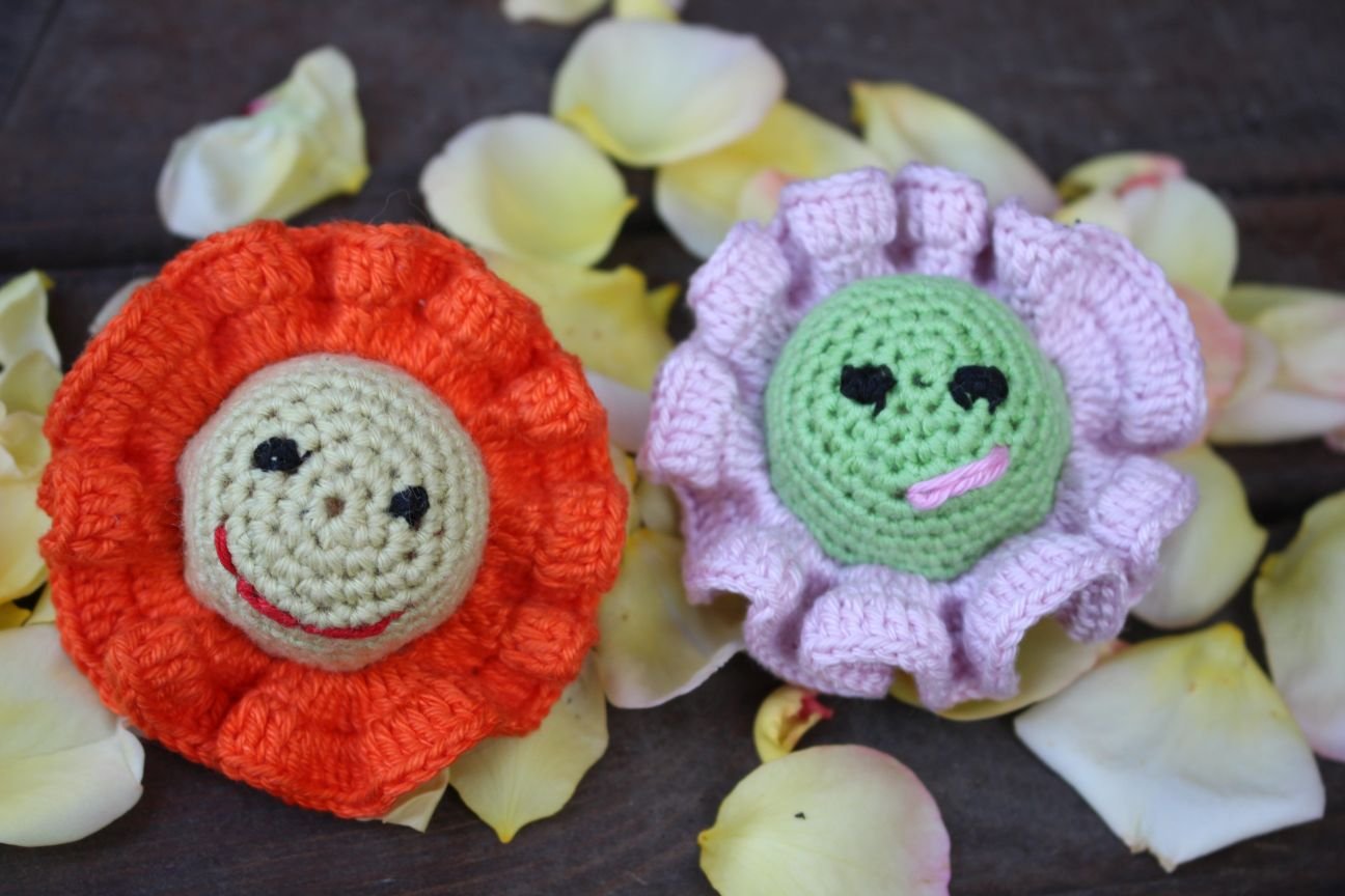 Blog-Inhaltsbild für 'Kostenlose Häkelanleitung für Ü-Ei Blume'