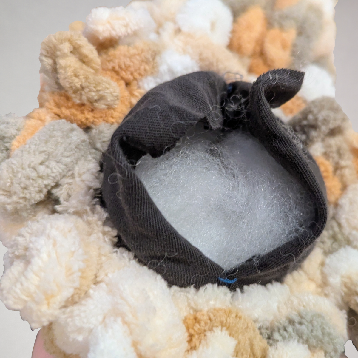 Blog-Inhaltsbild für 'Herzkissen mit Schlaufengarn stricken – einfache Anleitung ohne Stricknadeln'