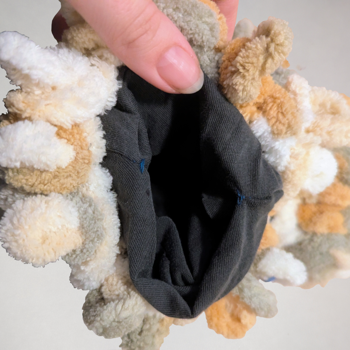 Blog-Inhaltsbild für 'Herzkissen mit Schlaufengarn stricken – einfache Anleitung ohne Stricknadeln'