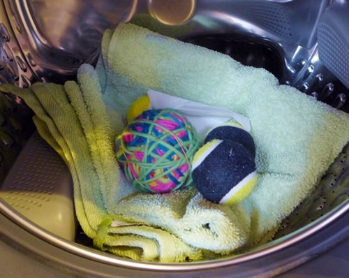 Blog-Inhaltsbild für 'Ganz einfach aus Wollresten: Spielball für Katzen'