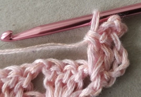 Blog-Inhaltsbild für 'kostenlose Häkelanleitung: Tuch Semplice'