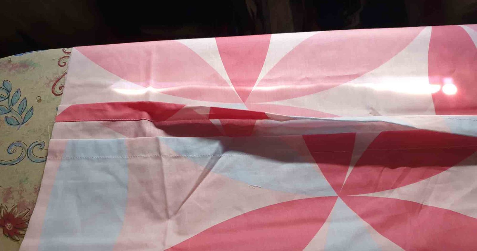 Die beiden Verschlusskanten werden übereinandergeklappt.