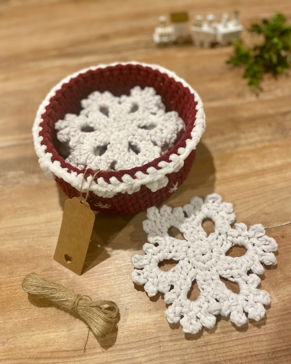 Blog-Inhaltsbild für 'Kleine gehäkelte Tischdeko für Silvester - Glückskekse mit Wunschzettel & schlichte Besteckhalter mit Hufeisen'