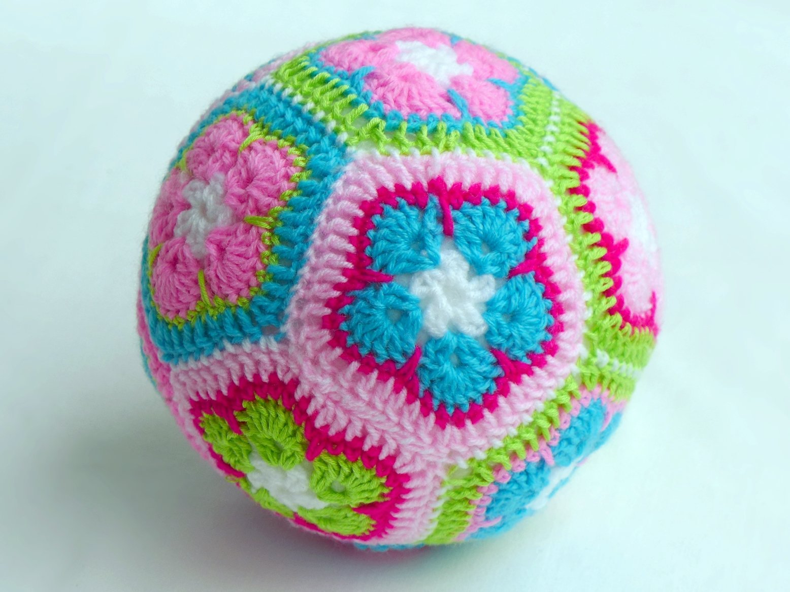 Blog-Inhaltsbild für 'Klingelball zum Spielen - Gratis Häkelanleitung'