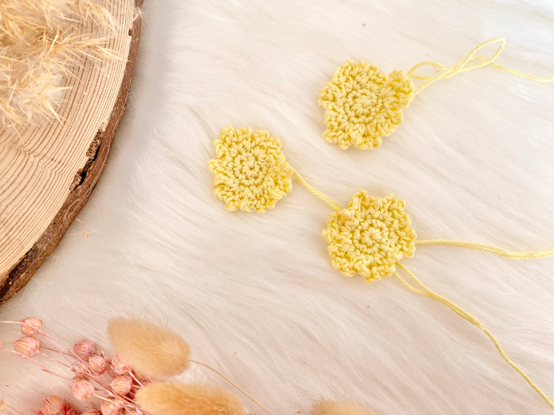 Blog-Inhaltsbild für 'Frühlingstürkranz, kostenlose Häkelanleitung von Wolldiamant'