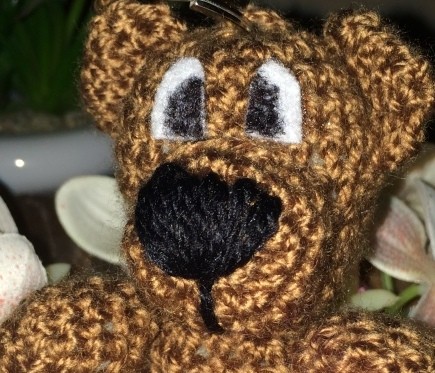 Blog-Inhaltsbild für 'Kostenlose Häkelanleitung -  Kleines Bärchen - Schlüsselanhänger - Taschenbaumler'