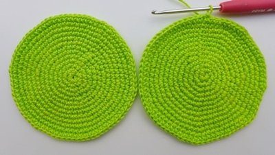 Blog-Inhaltsbild für 'Kostenlose Anleitung: Sessel und Teppich für Barbie und ihre Freundinnen'