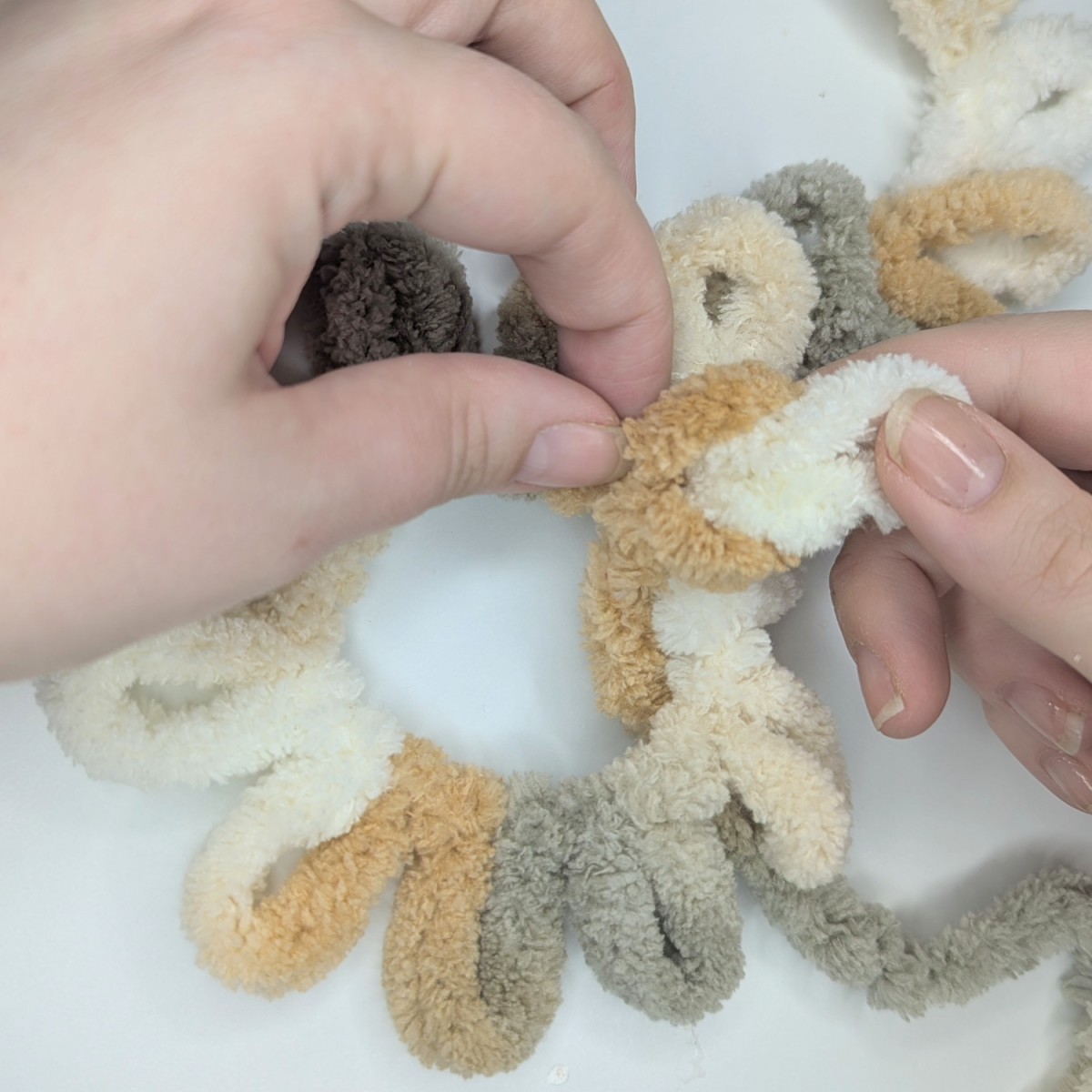 Maschenanschlag Runde 1. Masche stricken