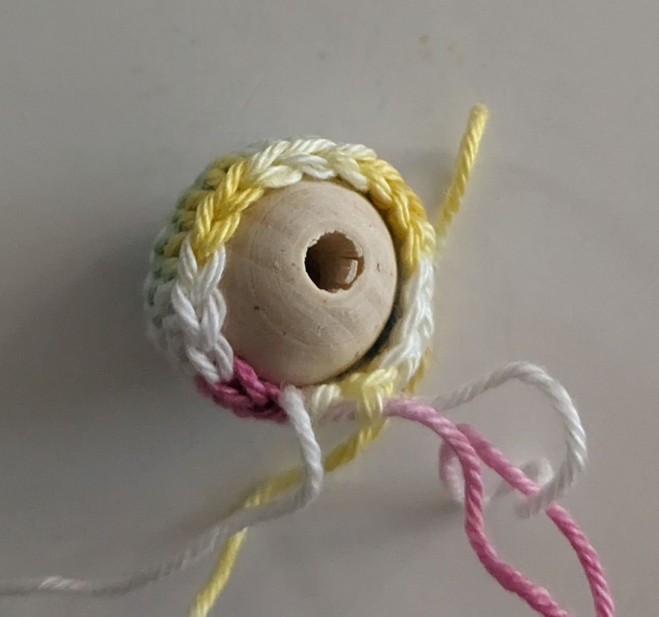 Blog-Inhaltsbild für 'Kostenlose Anleitung für Glücksbringer Murmel und Murmelchen - Anleitung für 2 Größen - ohne Vernähen'