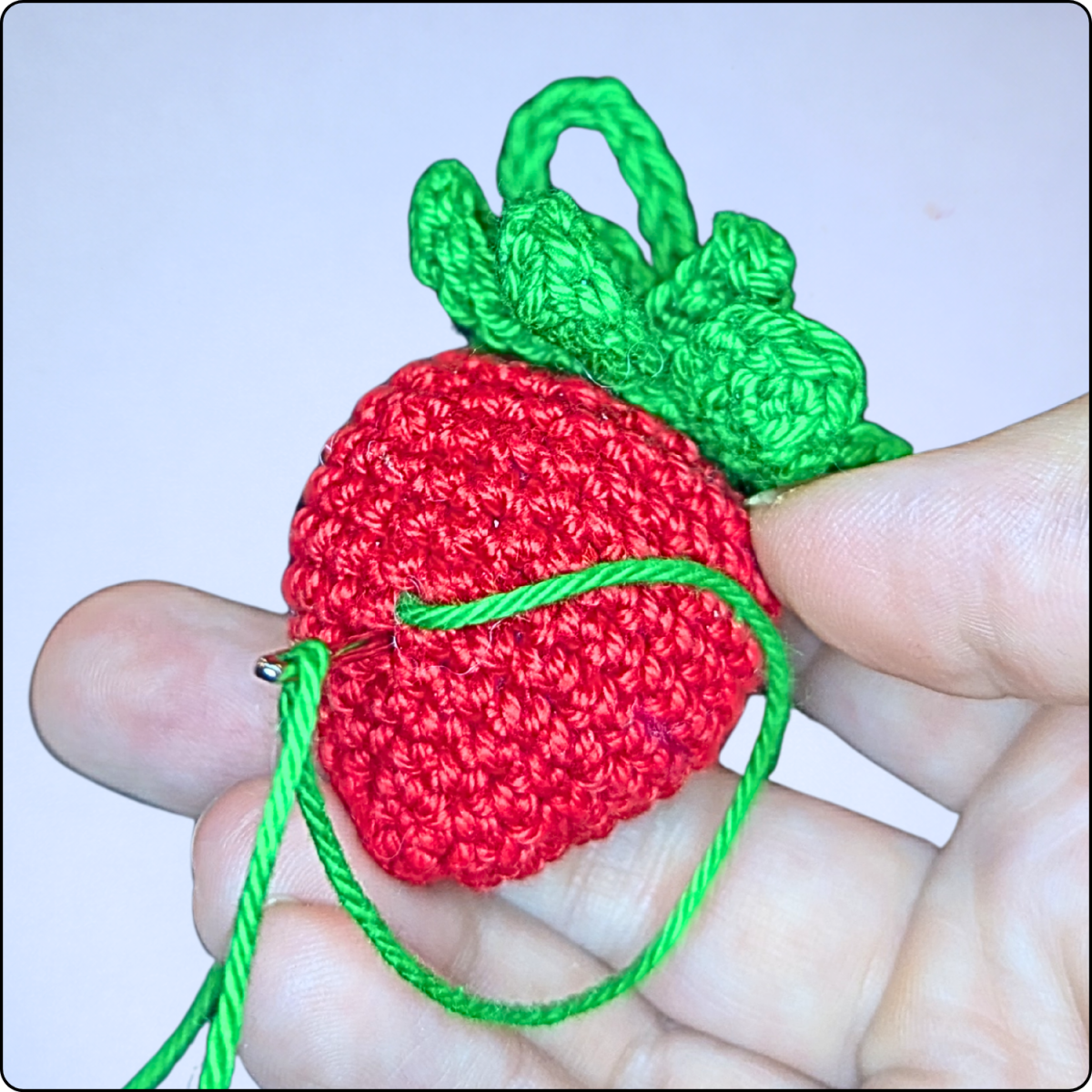 Blog-Inhaltsbild für 'Kostenlose Häkelanleitung: Schlüsselanhänger Erdbeere'