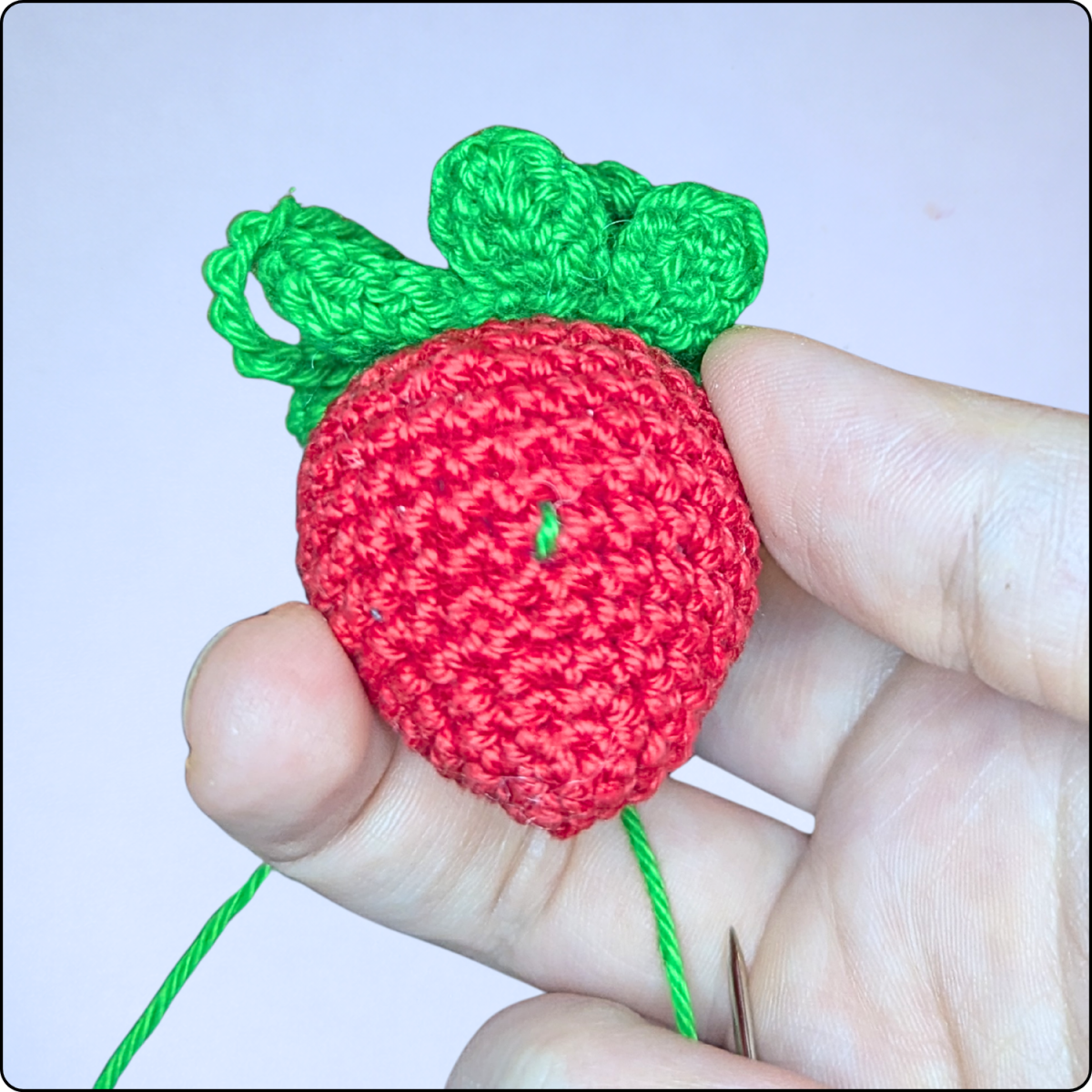 Blog-Inhaltsbild für 'Kostenlose Häkelanleitung: Schlüsselanhänger Erdbeere'