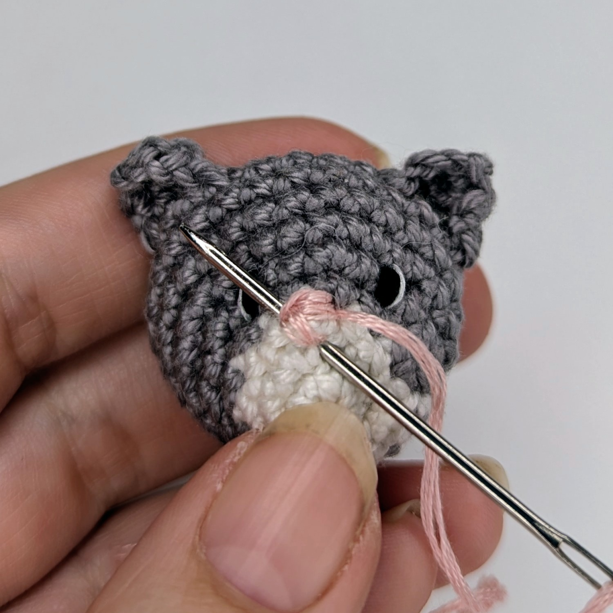 Blog content image for 'Free Crochet Pattern: Cat Keychain with Heart'