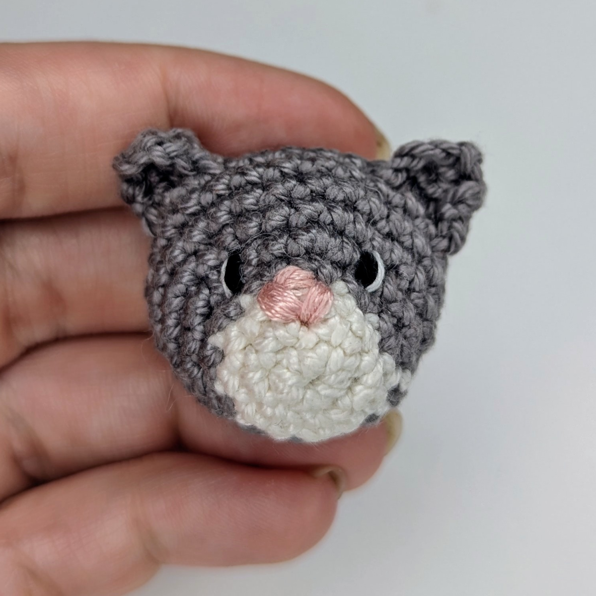 Blog content image for 'Free Crochet Pattern: Cat Keychain with Heart'