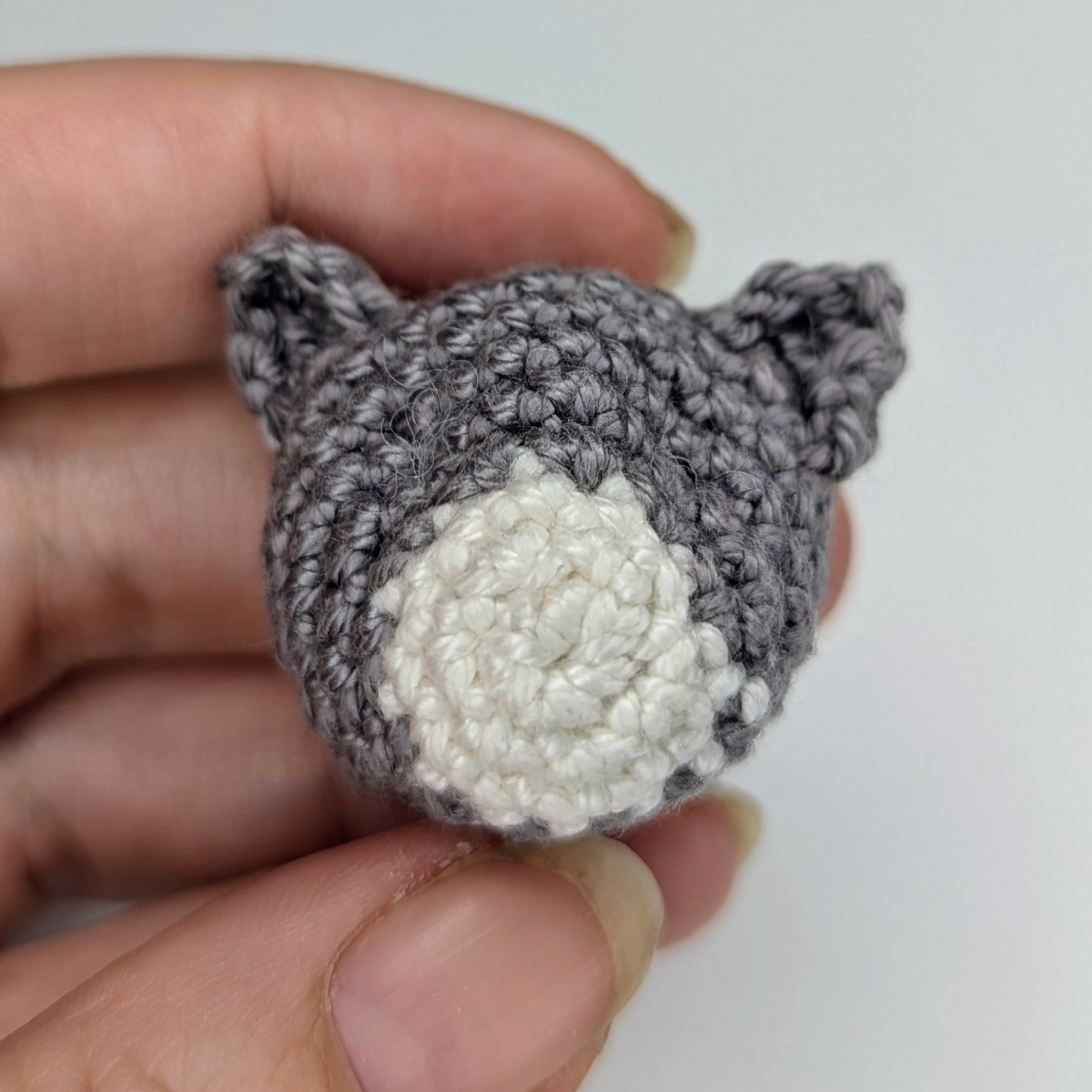 Blog content image for 'Free Crochet Pattern: Cat Keychain with Heart'