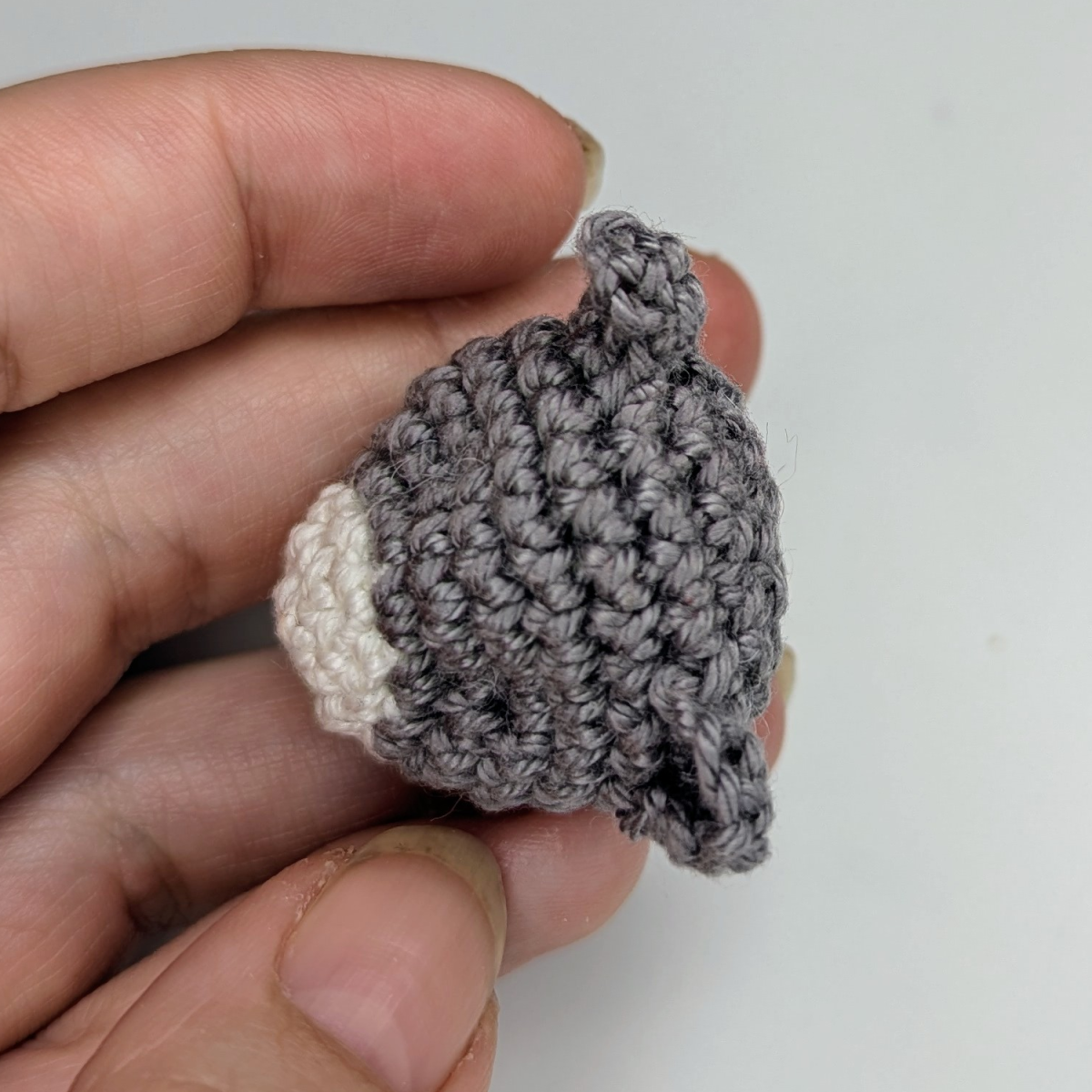 Blog content image for 'Free Crochet Pattern: Cat Keychain with Heart'