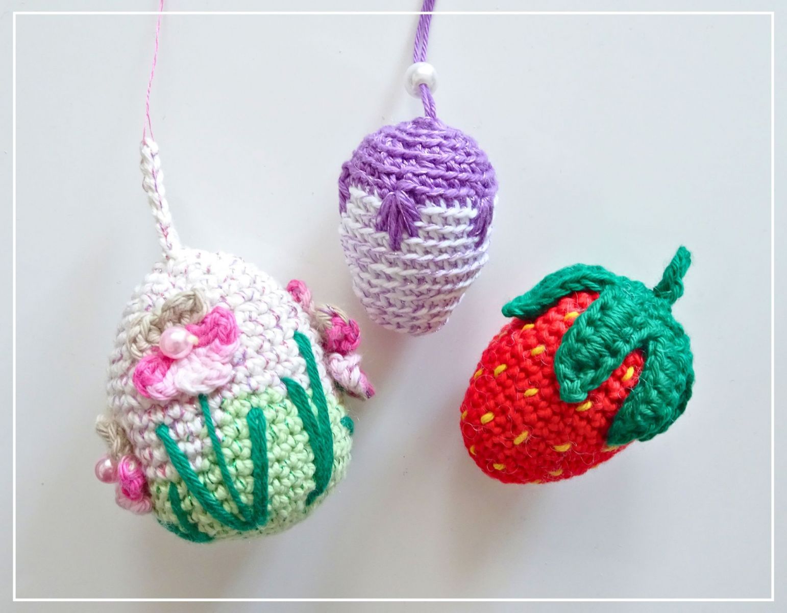 Blog-Inhaltsbild für 'Ostereier-Variationen: Erdbeer-Ei, Blumen-Ei plus Gestaltungs-Tipps (kostenlose Häkelanleitung)'