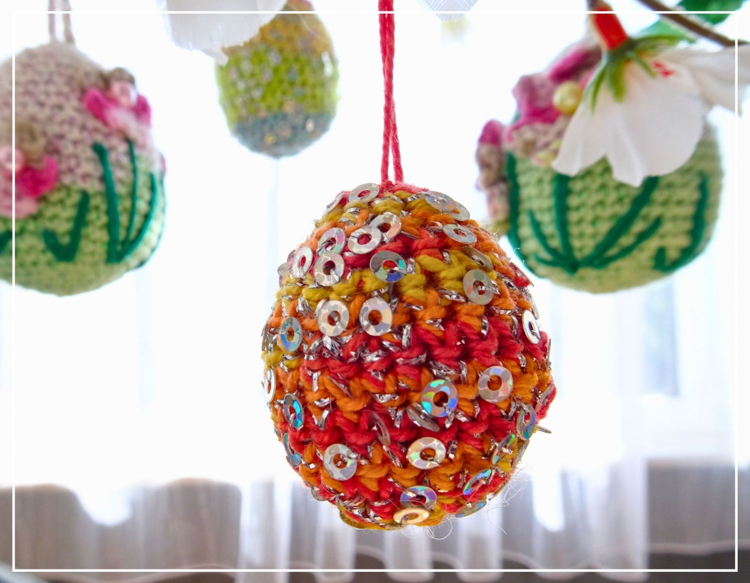 Blog-Inhaltsbild für 'Ostereier-Variationen: Erdbeer-Ei, Blumen-Ei plus Gestaltungs-Tipps (kostenlose Häkelanleitung)'