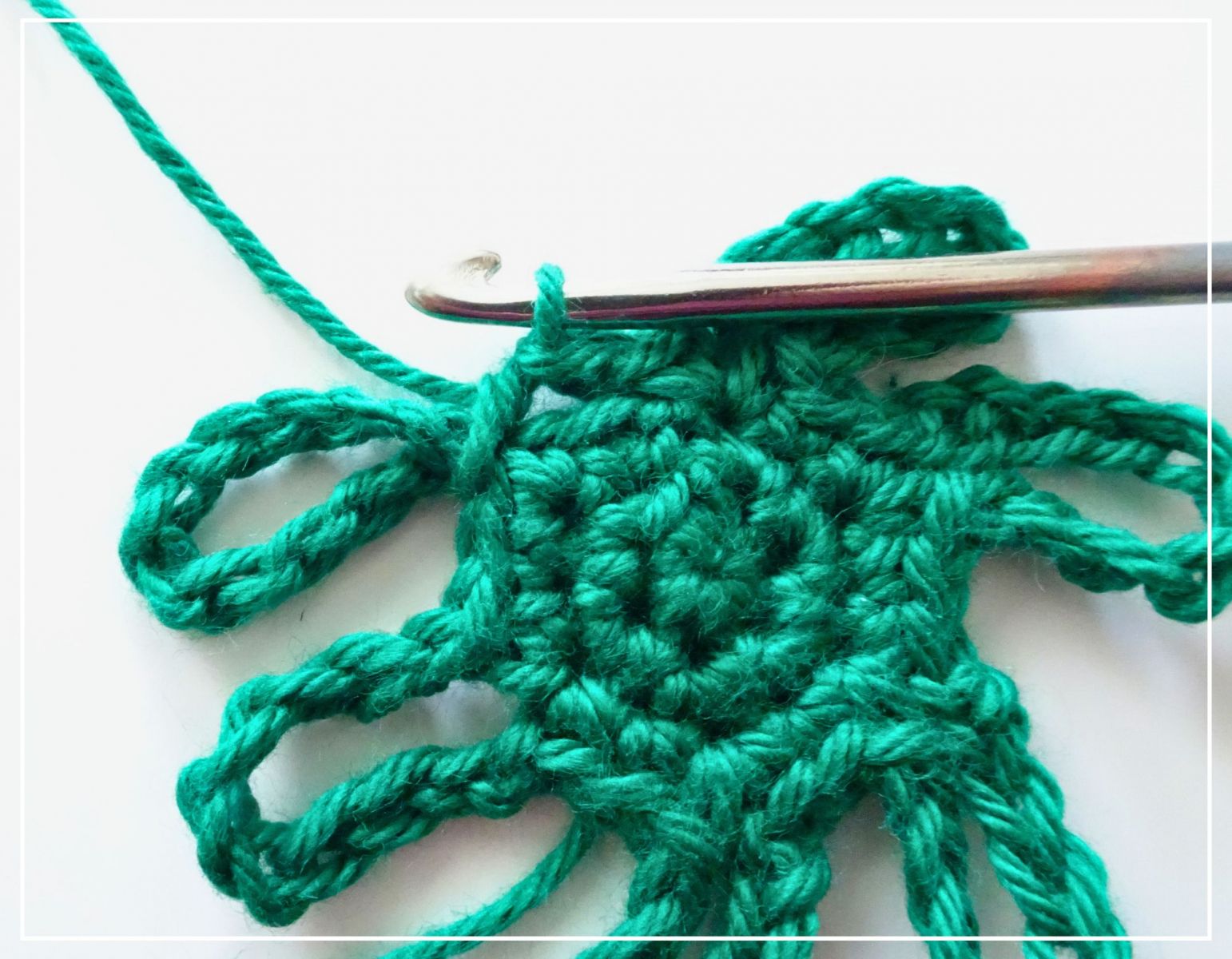 Blog-Inhaltsbild für 'Ostereier-Variationen: Erdbeer-Ei, Blumen-Ei plus Gestaltungs-Tipps (kostenlose Häkelanleitung)'