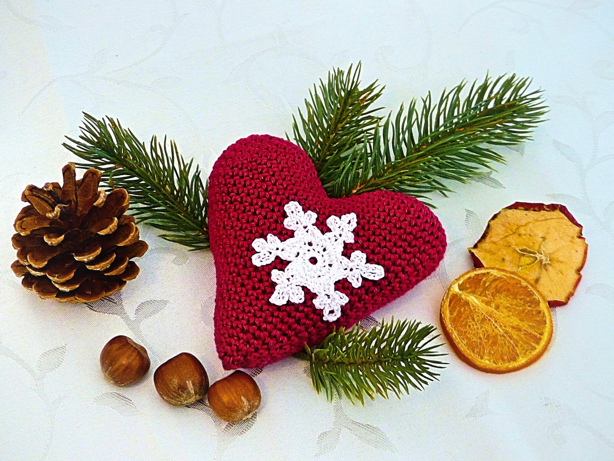 Blog content image for 'Heart „Winter Romance“ – free crochet pattern'