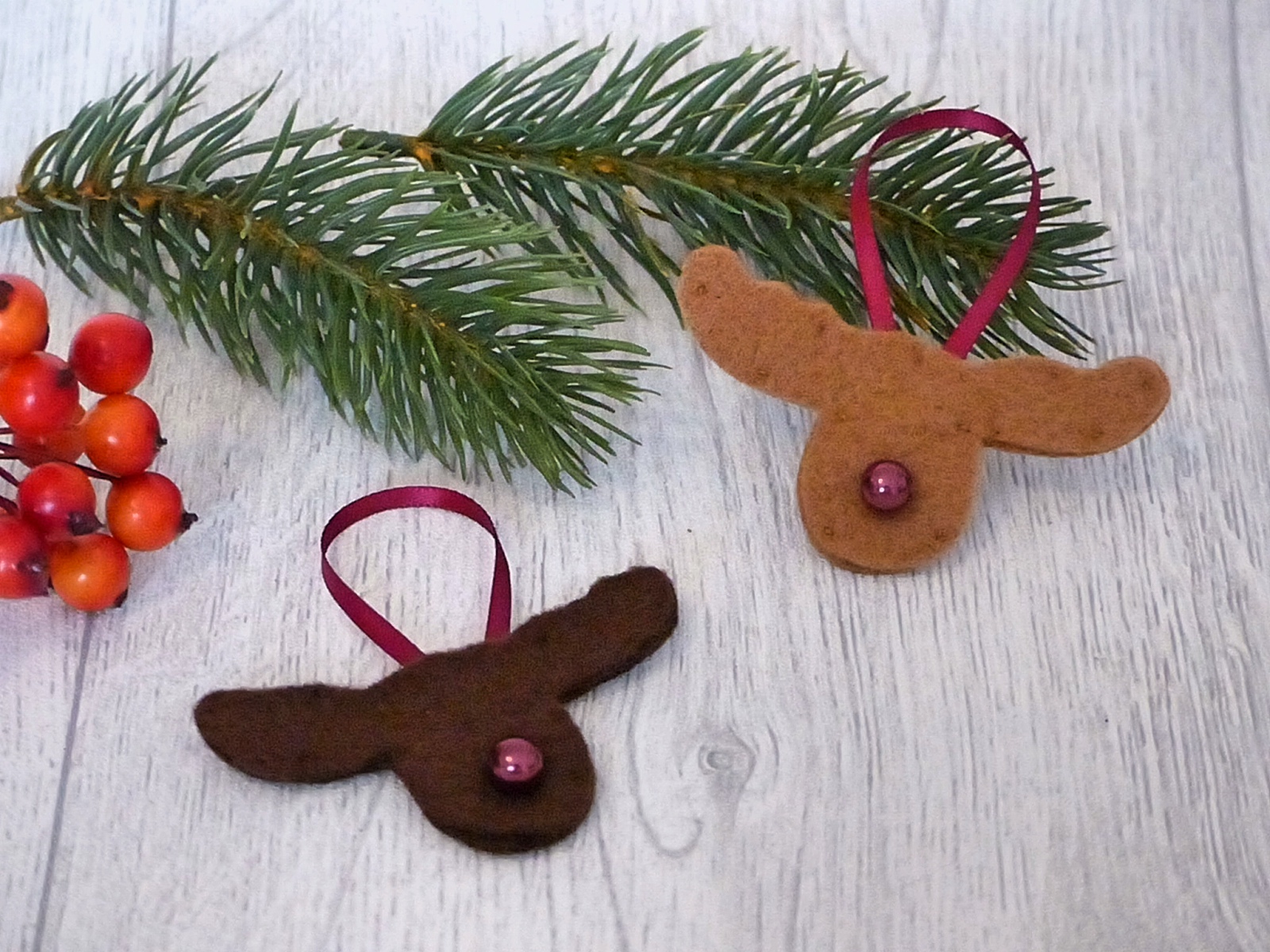 Blog-Inhaltsbild für 'Weihnachtliche Geschenkanhänger und hübschen Baumschmuck schnell und einfach basteln'