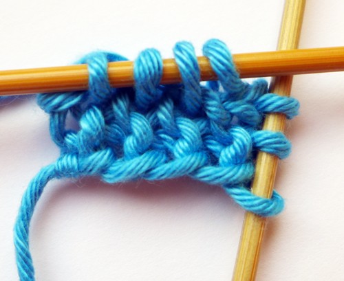 Blog-Inhaltsbild für 'Kostenlose Strickanleitung: Zipfelmütze und Dreiecktuch für Kinder 2 - 4 Jahre'