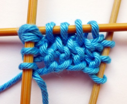 Blog-Inhaltsbild für 'Kostenlose Strickanleitung: Zipfelmütze und Dreiecktuch für Kinder 2 - 4 Jahre'