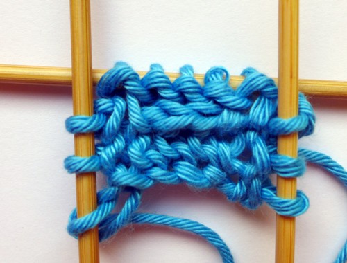 Blog-Inhaltsbild für 'Kostenlose Strickanleitung: Zipfelmütze und Dreiecktuch für Kinder 2 - 4 Jahre'