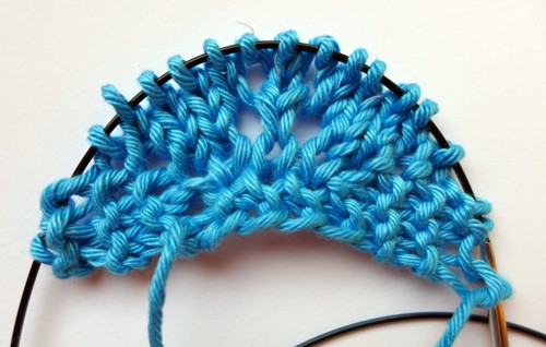 Blog-Inhaltsbild für 'Kostenlose Strickanleitung: Zipfelmütze und Dreiecktuch für Kinder 2 - 4 Jahre'