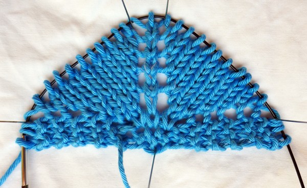 Blog-Inhaltsbild für 'Kostenlose Strickanleitung: Zipfelmütze und Dreiecktuch für Kinder 2 - 4 Jahre'