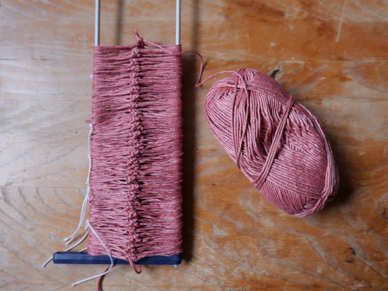 Blog-Inhaltsbild für 'Zeit für ein Comeback: Gabelhäkeln – eine fast vergessene Technik, die mein Herz im Sturm erobert hat'