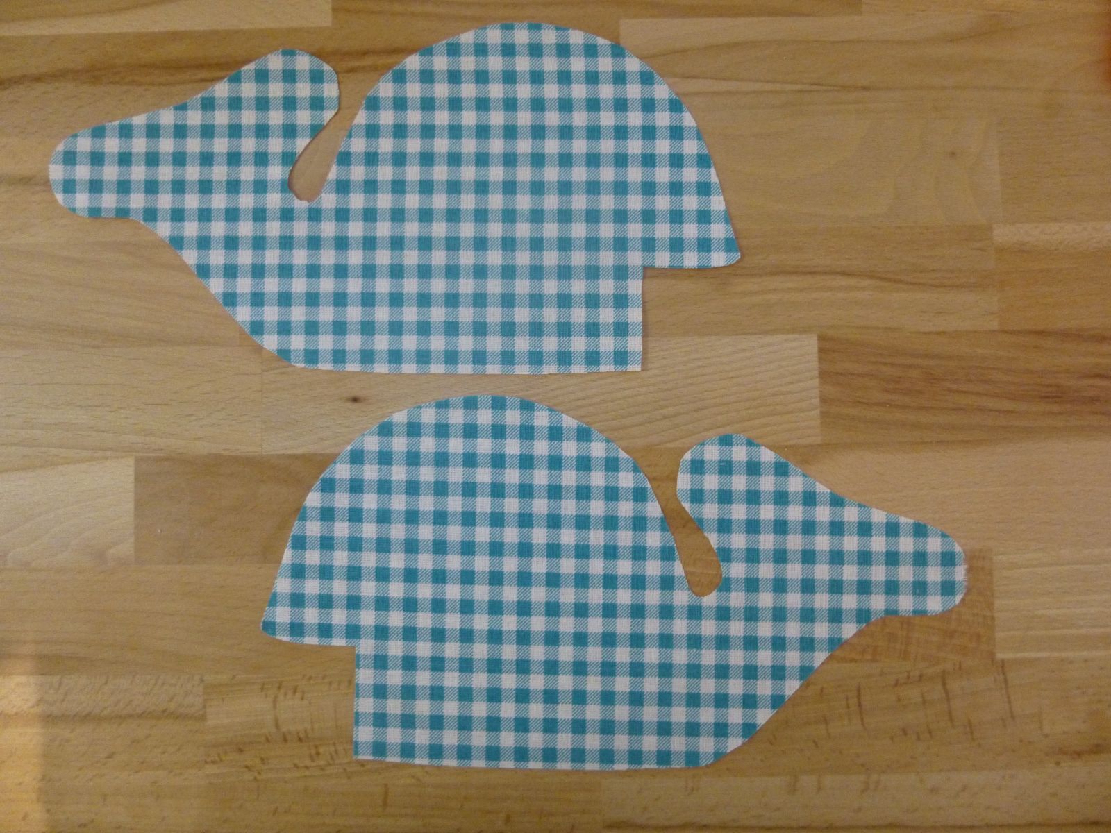 Blog-Inhaltsbild für 'Schönes Babyspielzeug - Rassel-Quietsch-Klingel-Kissen in Form eines Wals (Nähanleitung)'