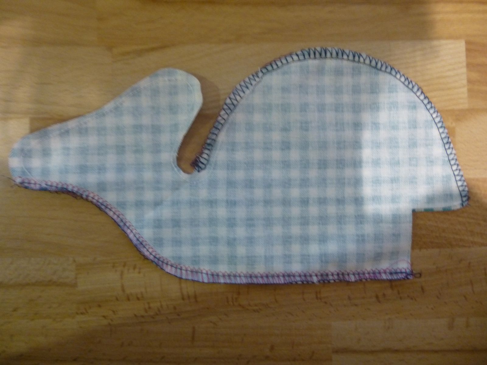 Blog-Inhaltsbild für 'Schönes Babyspielzeug - Rassel-Quietsch-Klingel-Kissen in Form eines Wals (Nähanleitung)'