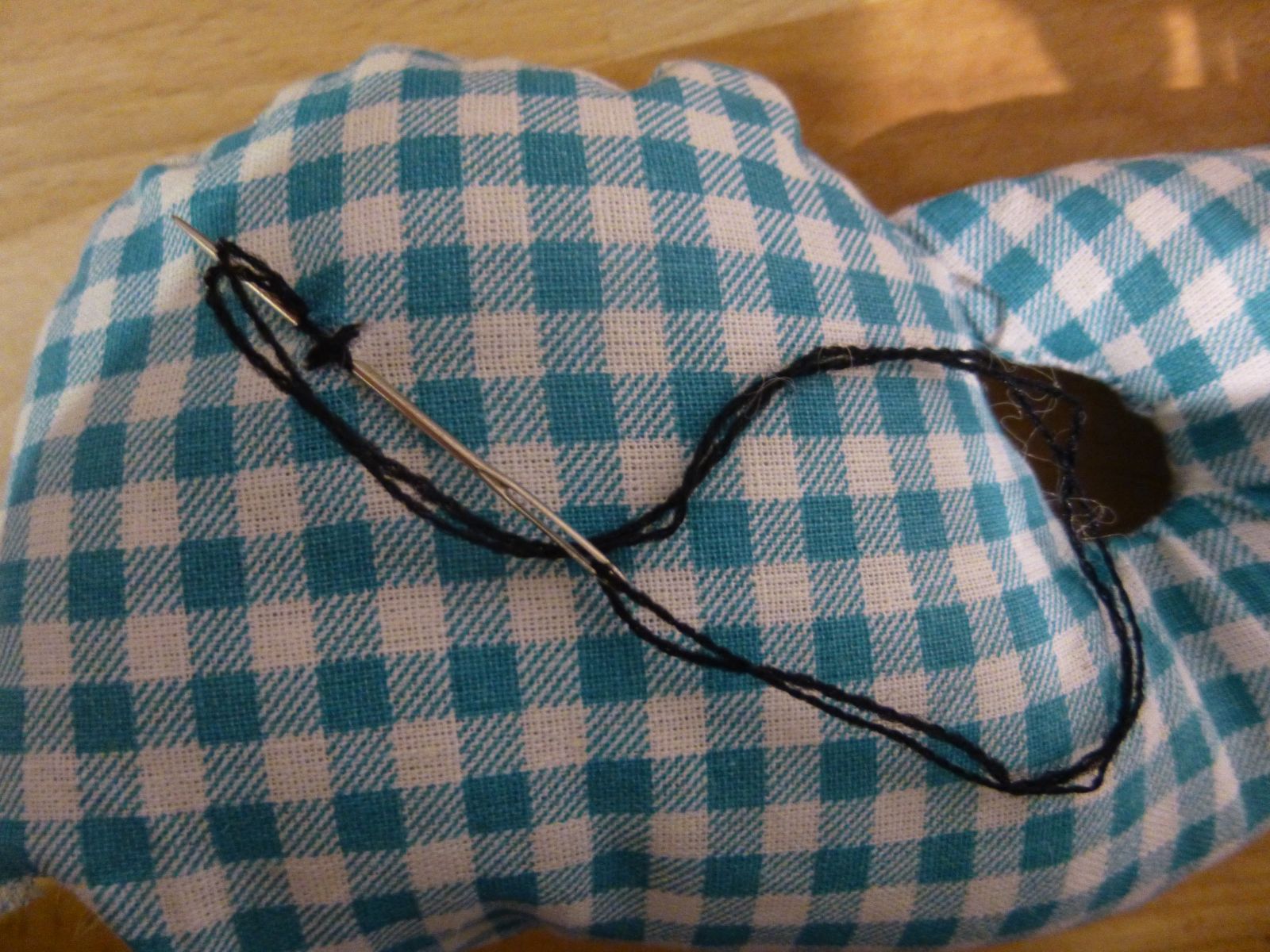 Blog-Inhaltsbild für 'Schönes Babyspielzeug - Rassel-Quietsch-Klingel-Kissen in Form eines Wals (Nähanleitung)'