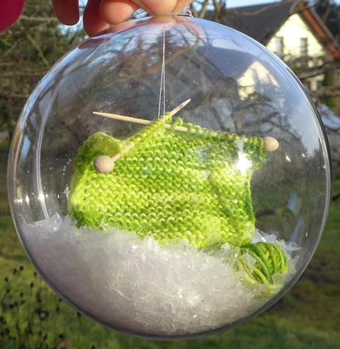 Blog-Inhaltsbild für 'Weihnachtskugeln für Strickfreunde - Kleine Deko'