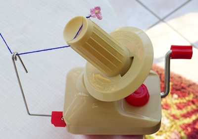 Blog-Inhaltsbild für 'Wolle schnell und komfortabel wickeln - Schirmhaspel und Wollwickler im Einsatz'