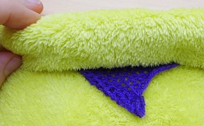 Blog-Inhaltsbild für 'Gratis: Häkelanleitung Dreiecktuch für kleine Anziehpuppen'