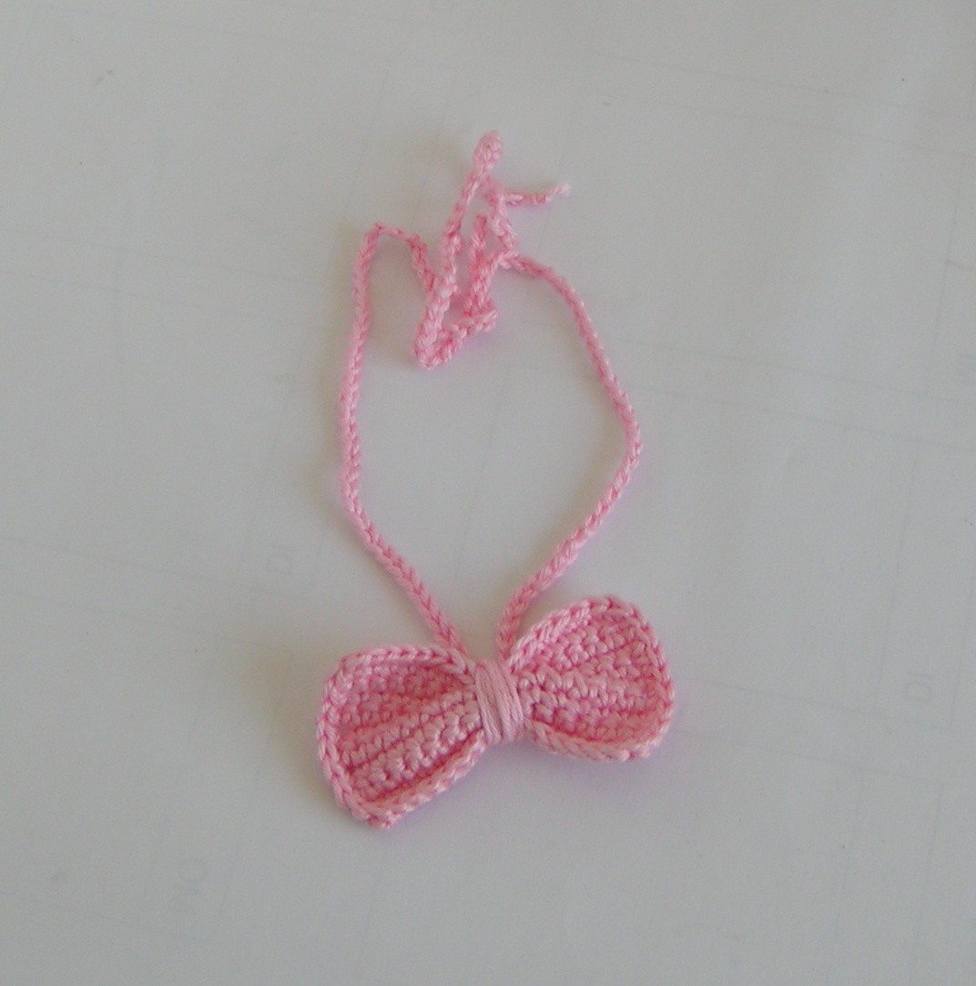 Blog-Inhaltsbild für 'Häkelanleitung Babyhaarband mit Schleife'