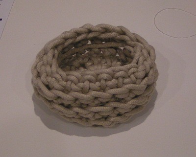 Blog-Inhaltsbild für 'Häkelanleitung für ein Körbchen aus Bändchengarn - kostenlos'