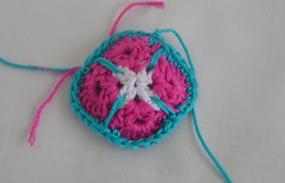 Blog-Inhaltsbild für 'Stern aus Granny squares &quot;African flower&quot;'