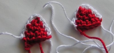 Blog-Inhaltsbild für 'Häkelanleitung Maneki neko Winkekatze gratis'