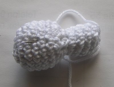 Blog-Inhaltsbild für 'Häkelanleitung Maneki neko Winkekatze gratis'