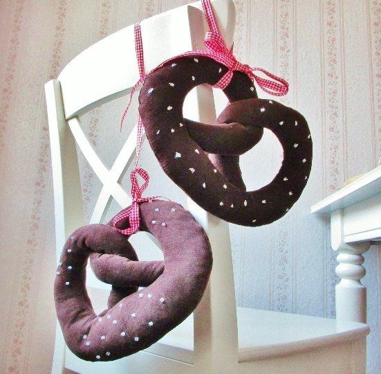 Blog-Inhaltsbild für 'Brezel - Spaß zum Oktoberfest! Wies`n Zeit ist angebrochen Nähe Dir die schönsten Brez`n selbst! Nähanleitung + Schnittmuster drei Größen Freebook'