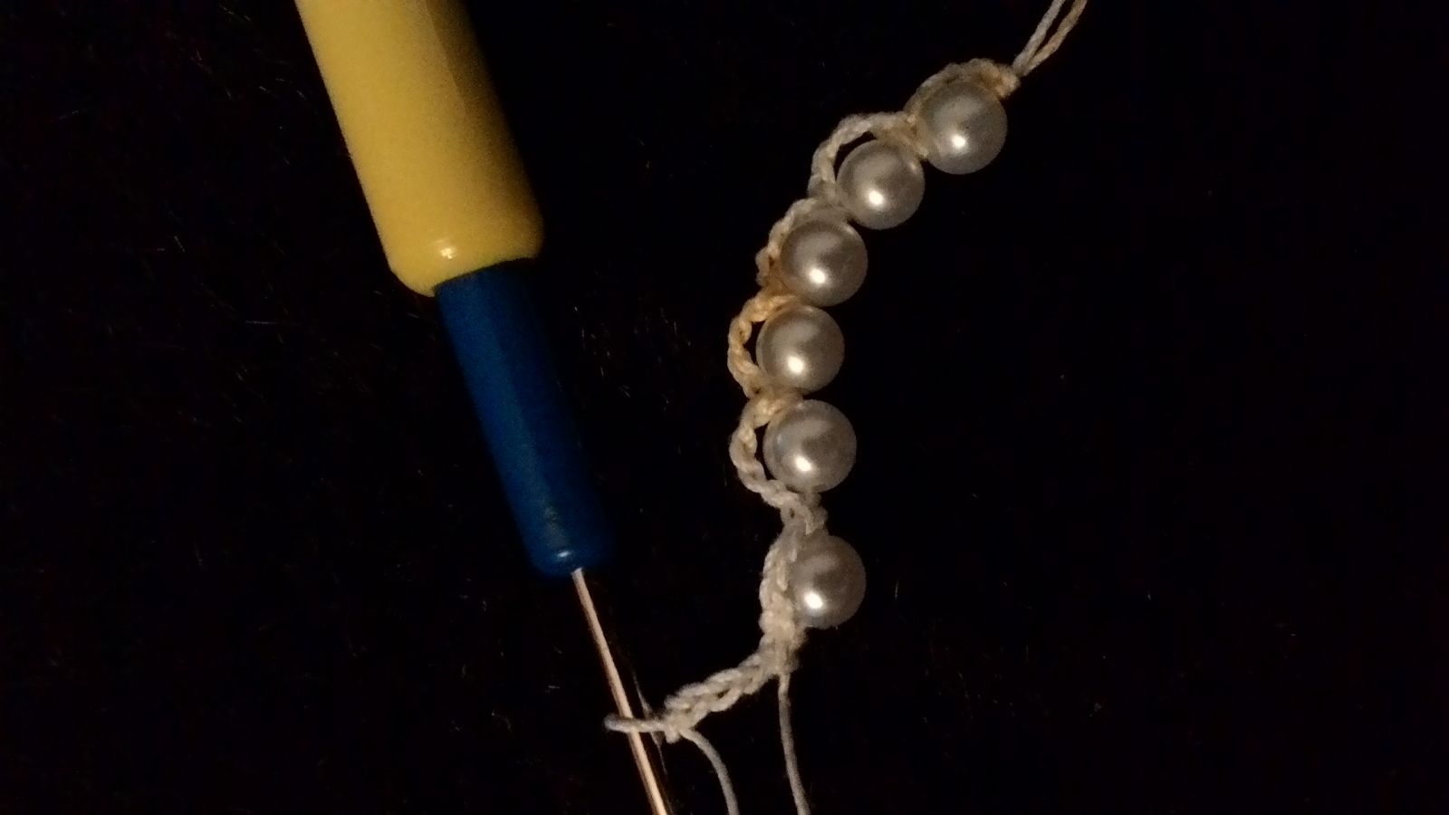 Blog-Inhaltsbild für 'Kostenlose Anleitung für gehäkeltes Armband und Collier'