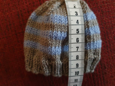 Blog-Inhaltsbild für 'Kostenlose Strickanleitung: Frühchen-Mütze Größe 44/46 – schnell & einfach gestrickt'