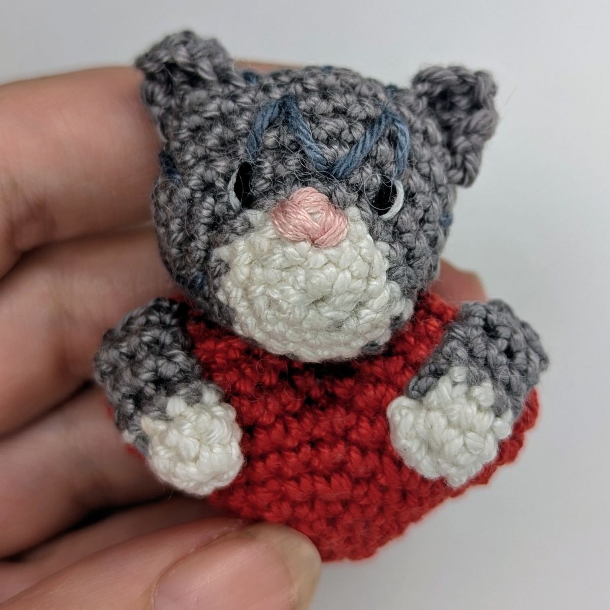 Blog content image for 'Free Crochet Pattern: Cat Keychain with Heart'